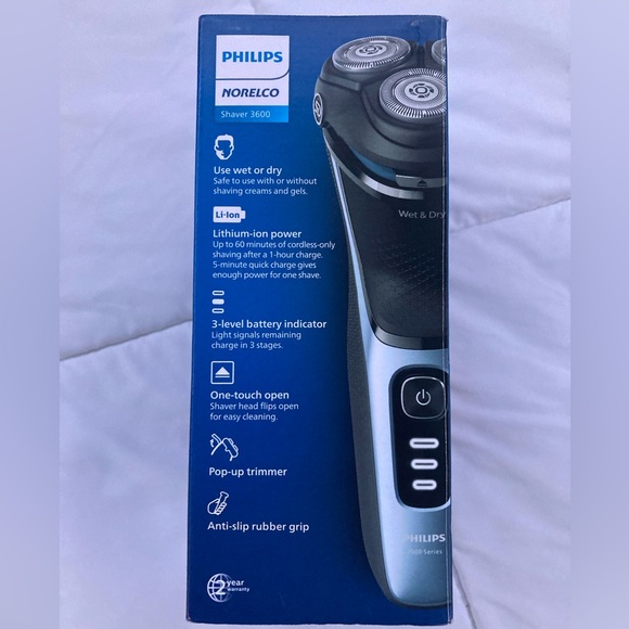Philips Norelco Electric Shaver 3600 Series Wet and Dry with Travel Pouch - Picture 3 of 5